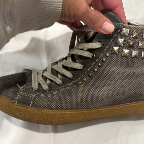 Use condition, good, golden goose sneakers,grey Jean color.Zipper on side - Picture 10 of 13
